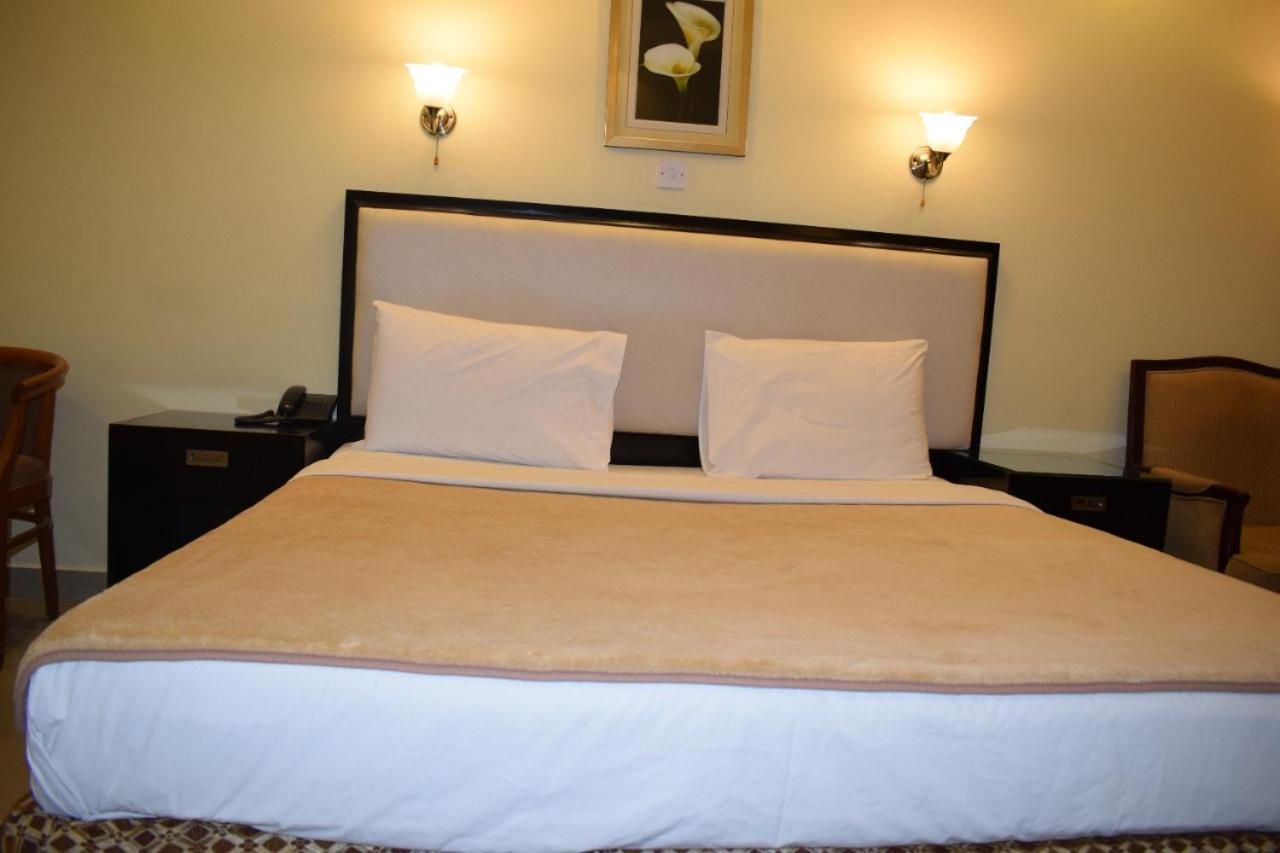 ปาล์ม บีช โฮเต็ล Hotel ดูไบ ภายนอก รูปภาพ
